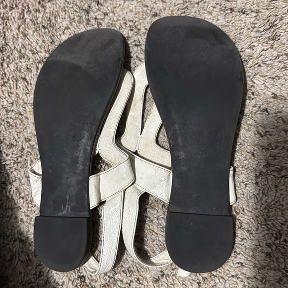 Steve Madden White Sandals with Geometric Straps - Picture 5 of 5